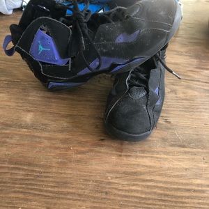 Jordan true flight grape and black